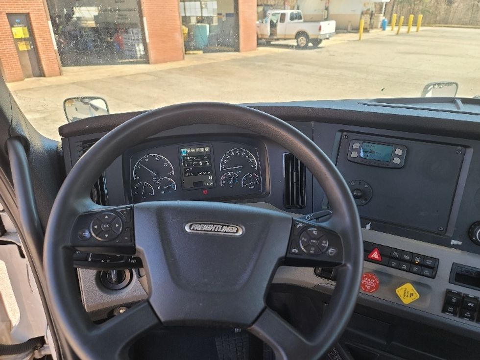 Day Cab Tractor-Heavy Duty Tractors-Freightliner-2020-T12664ST-Martinsville-VA-597,870\n\t\tmiles-$ 38,750 - Image 11