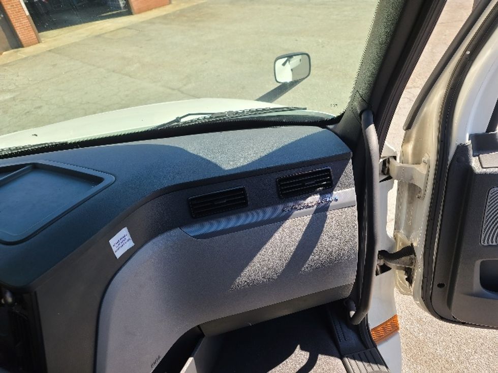 Day Cab Tractor-Heavy Duty Tractors-Freightliner-2020-T12664ST-Martinsville-VA-597,870\n\t\tmiles-$ 38,750 - Image 13