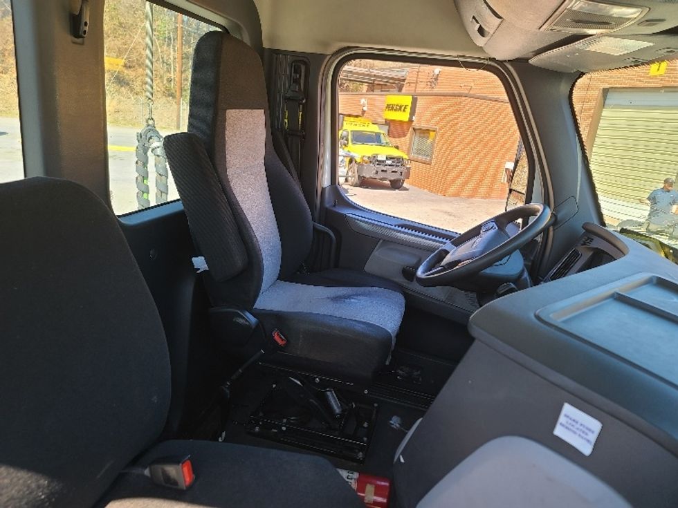 Day Cab Tractor-Heavy Duty Tractors-Freightliner-2020-T12664ST-Martinsville-VA-597,870\n\t\tmiles-$ 38,750 - Image 14