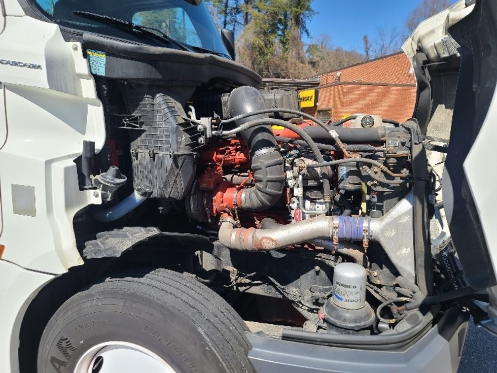 Day Cab Tractor-Heavy Duty Tractors-Freightliner-2020-T12664ST-Martinsville-VA-597,870\n\t\tmiles-$ 38,750 - Image 15