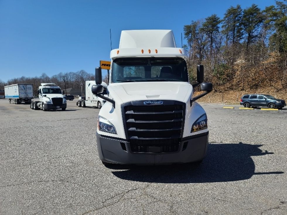 Day Cab Tractor-Heavy Duty Tractors-Freightliner-2020-T12664ST-Martinsville-VA-597,870\n\t\tmiles-$ 38,750 - Image 2