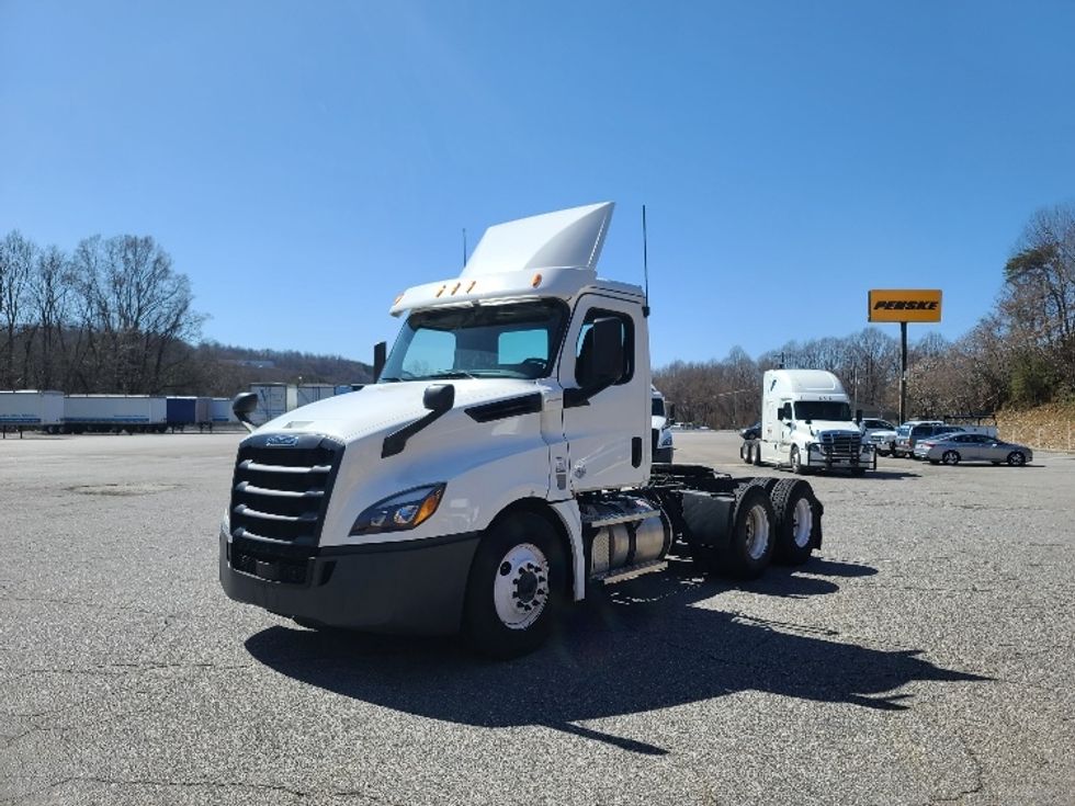 Day Cab Tractor-Heavy Duty Tractors-Freightliner-2020-T12664ST-Martinsville-VA-597,870\n\t\tmiles-$ 38,750 - Image 3