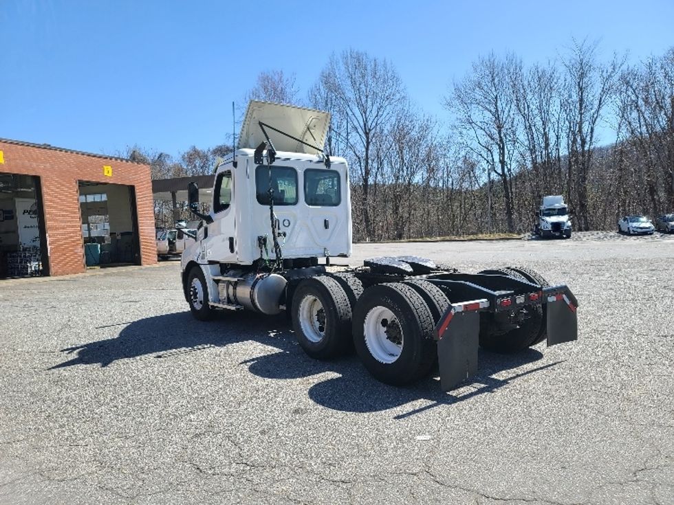 Day Cab Tractor-Heavy Duty Tractors-Freightliner-2020-T12664ST-Martinsville-VA-597,870\n\t\tmiles-$ 38,750 - Image 5