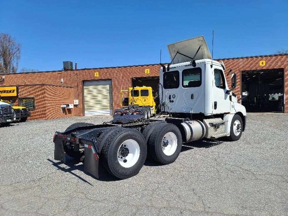 Day Cab Tractor-Heavy Duty Tractors-Freightliner-2020-T12664ST-Martinsville-VA-597,870\n\t\tmiles-$ 38,750 - Image 7
