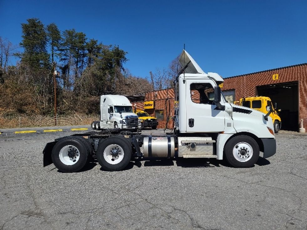 Day Cab Tractor-Heavy Duty Tractors-Freightliner-2020-T12664ST-Martinsville-VA-597,870\n\t\tmiles-$ 38,750 - Image 8