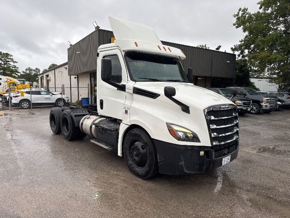 Day Cab Tractor-Heavy Duty Tractors-Freightliner-2020-T12664ST-Mebane-NC-291,632\n\t\tmiles-$ 74,500 - Image 1