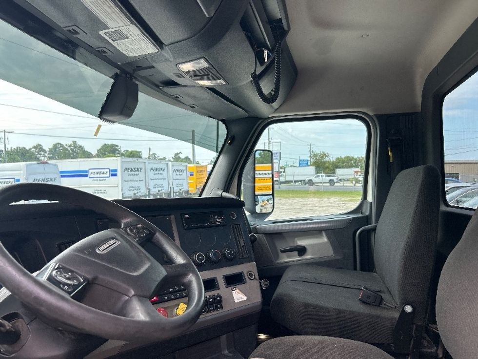 Day Cab Tractor-Heavy Duty Tractors-Freightliner-2020-T12664ST-Mebane-NC-291,632\n\t\tmiles-$ 74,500 - Image 10