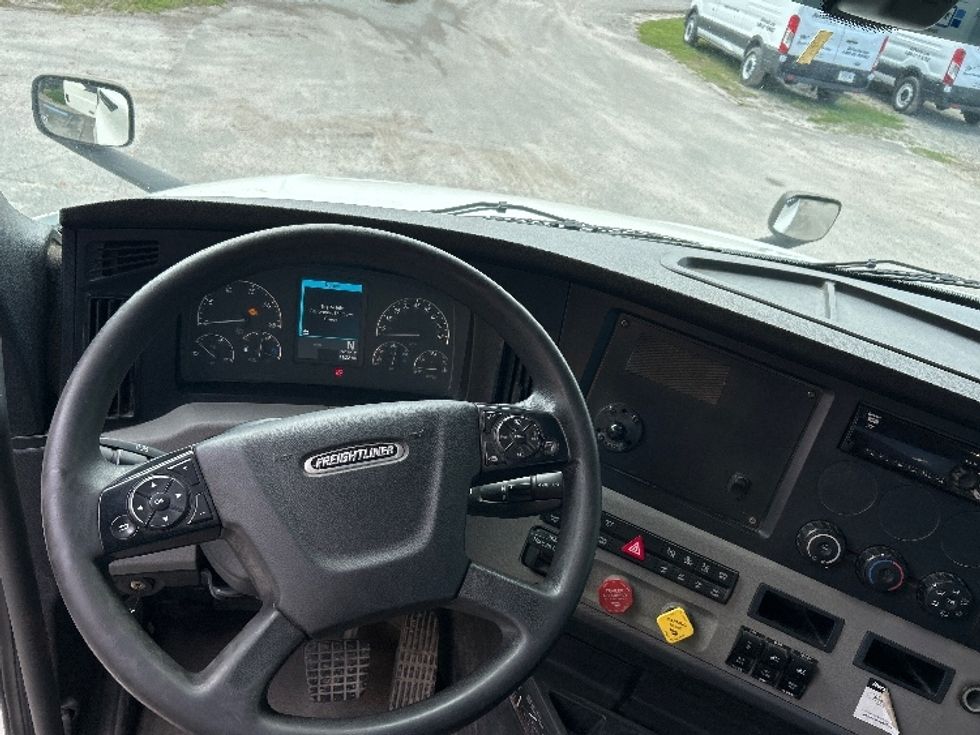 Day Cab Tractor-Heavy Duty Tractors-Freightliner-2020-T12664ST-Mebane-NC-291,632\n\t\tmiles-$ 74,500 - Image 11