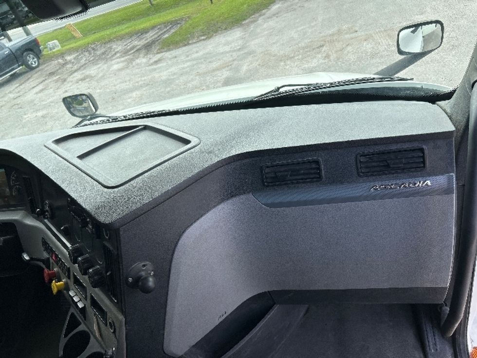 Day Cab Tractor-Heavy Duty Tractors-Freightliner-2020-T12664ST-Mebane-NC-291,632\n\t\tmiles-$ 74,500 - Image 13