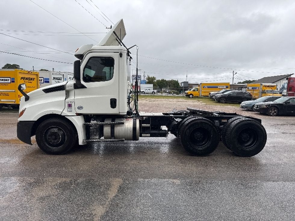 Day Cab Tractor-Heavy Duty Tractors-Freightliner-2020-T12664ST-Mebane-NC-291,632\n\t\tmiles-$ 74,500 - Image 4