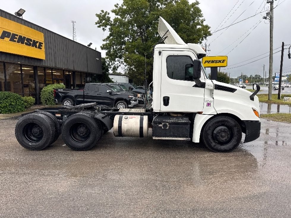 Day Cab Tractor-Heavy Duty Tractors-Freightliner-2020-T12664ST-Mebane-NC-291,632\n\t\tmiles-$ 74,500 - Image 8