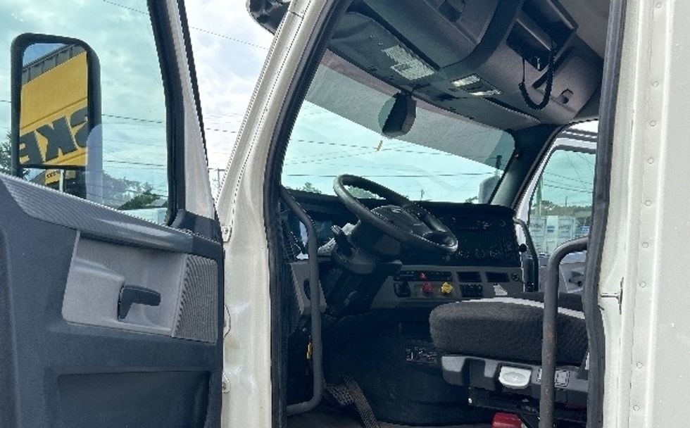 Day Cab Tractor-Heavy Duty Tractors-Freightliner-2020-T12664ST-Mebane-NC-291,632\n\t\tmiles-$ 74,500 - Image 9