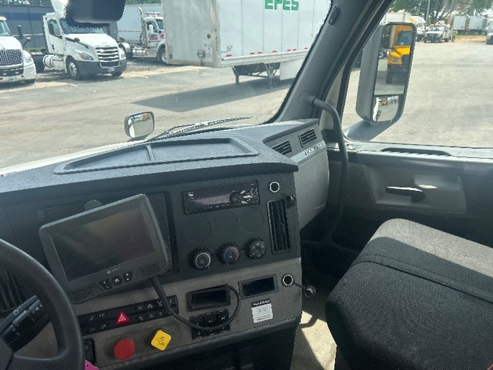 Day Cab Tractor-Heavy Duty Tractors-Freightliner-2020-T12664ST-Mebane-NC-292,556\n\t\tmiles-$ 61,250 - Image 10