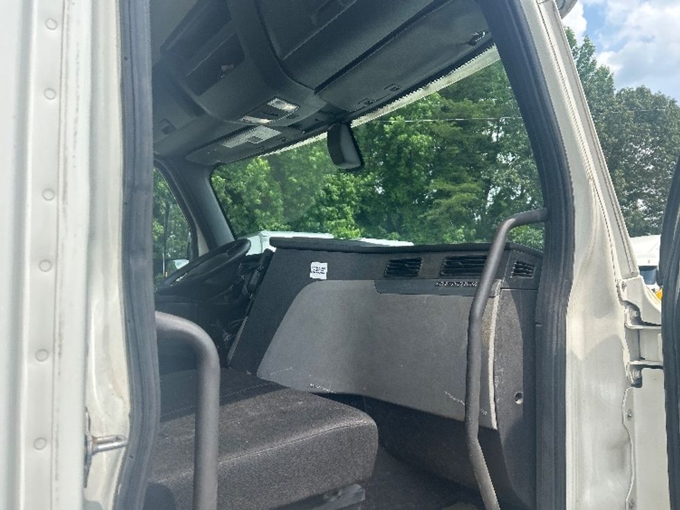 Day Cab Tractor-Heavy Duty Tractors-Freightliner-2020-T12664ST-Mebane-NC-292,556\n\t\tmiles-$ 61,250 - Image 12