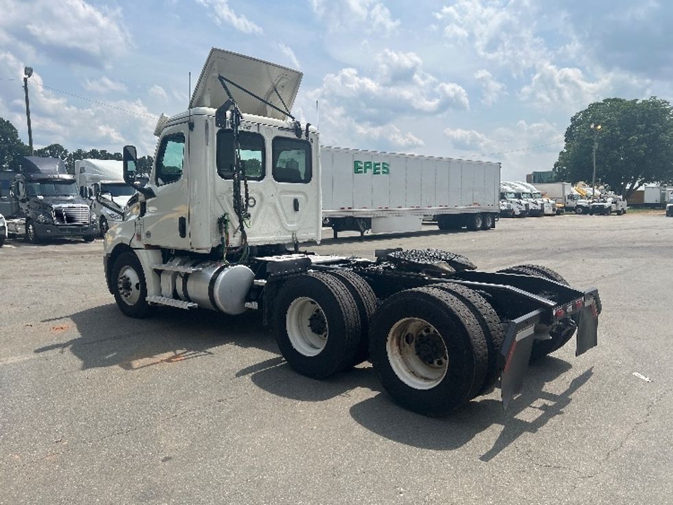 Day Cab Tractor-Heavy Duty Tractors-Freightliner-2020-T12664ST-Mebane-NC-292,556\n\t\tmiles-$ 61,250 - Image 5