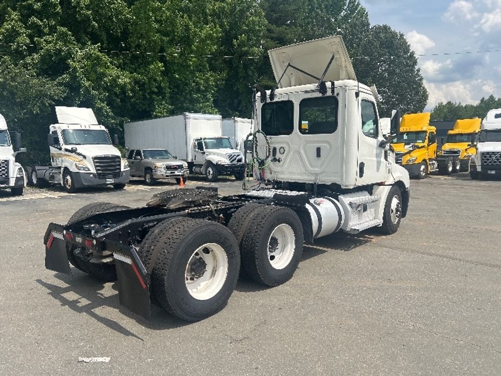 Day Cab Tractor-Heavy Duty Tractors-Freightliner-2020-T12664ST-Mebane-NC-292,556\n\t\tmiles-$ 61,250 - Image 7