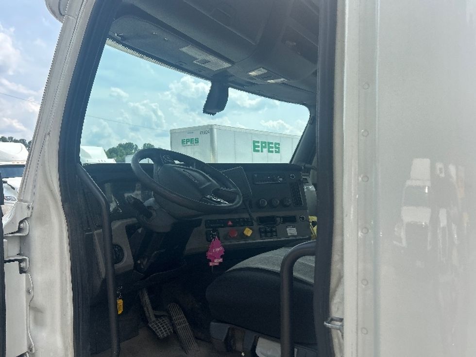 Day Cab Tractor-Heavy Duty Tractors-Freightliner-2020-T12664ST-Mebane-NC-292,556\n\t\tmiles-$ 61,250 - Image 9