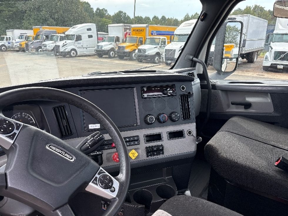 Day Cab Tractor-Heavy Duty Tractors-Freightliner-2020-T12664ST-Mebane-NC-340,423\n\t\tmiles-$ 55,250 - Image 10