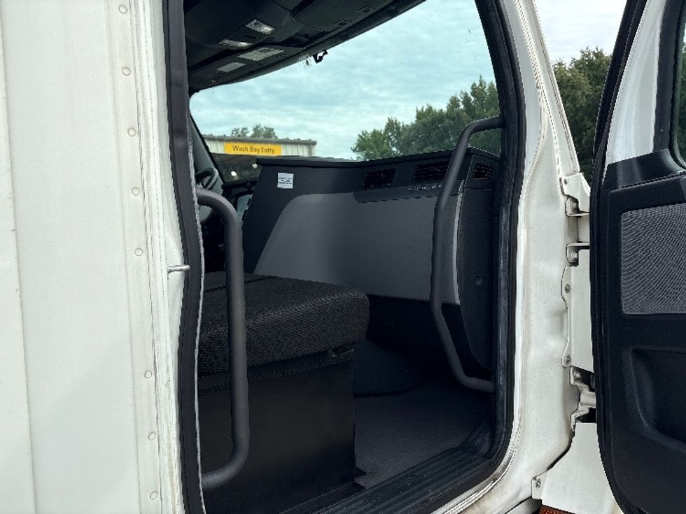 Day Cab Tractor-Heavy Duty Tractors-Freightliner-2020-T12664ST-Mebane-NC-340,423\n\t\tmiles-$ 55,250 - Image 12