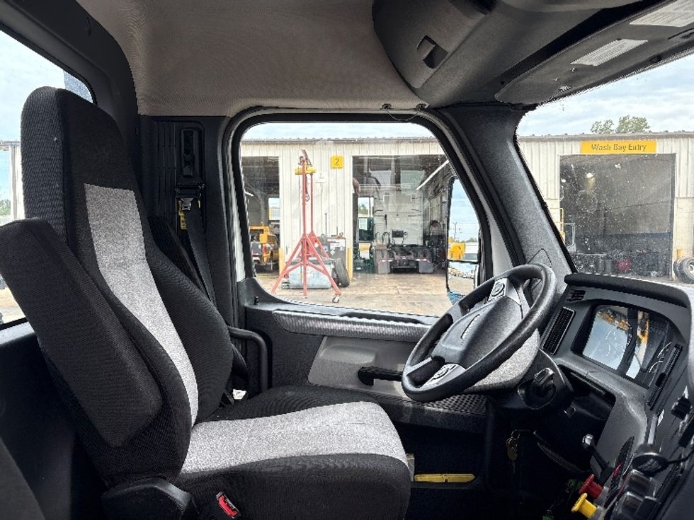 Day Cab Tractor-Heavy Duty Tractors-Freightliner-2020-T12664ST-Mebane-NC-340,423\n\t\tmiles-$ 55,250 - Image 14