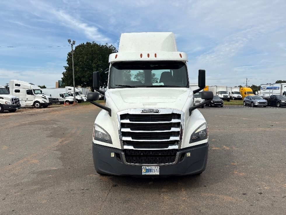 Day Cab Tractor-Heavy Duty Tractors-Freightliner-2020-T12664ST-Mebane-NC-340,423\n\t\tmiles-$ 55,250 - Image 2