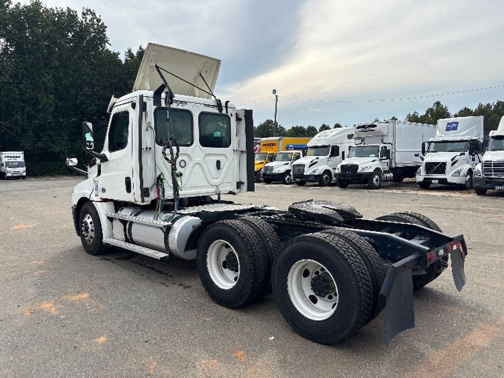Day Cab Tractor-Heavy Duty Tractors-Freightliner-2020-T12664ST-Mebane-NC-340,423\n\t\tmiles-$ 55,250 - Image 5
