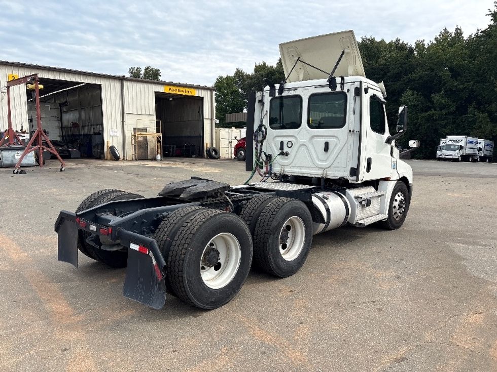 Day Cab Tractor-Heavy Duty Tractors-Freightliner-2020-T12664ST-Mebane-NC-340,423\n\t\tmiles-$ 55,250 - Image 7