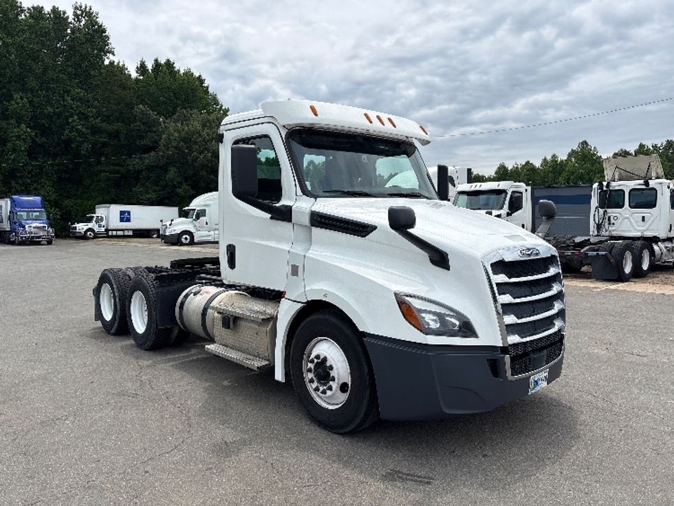 Day Cab Tractor-Heavy Duty Tractors-Freightliner-2020-T12664ST-Mebane-NC-357,829\n\t\tmiles-$ 53,750 - Image 1