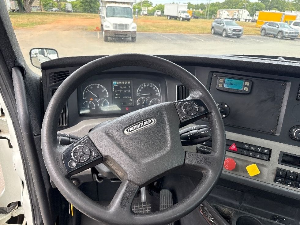 Day Cab Tractor-Heavy Duty Tractors-Freightliner-2020-T12664ST-Mebane-NC-357,829\n\t\tmiles-$ 53,750 - Image 11