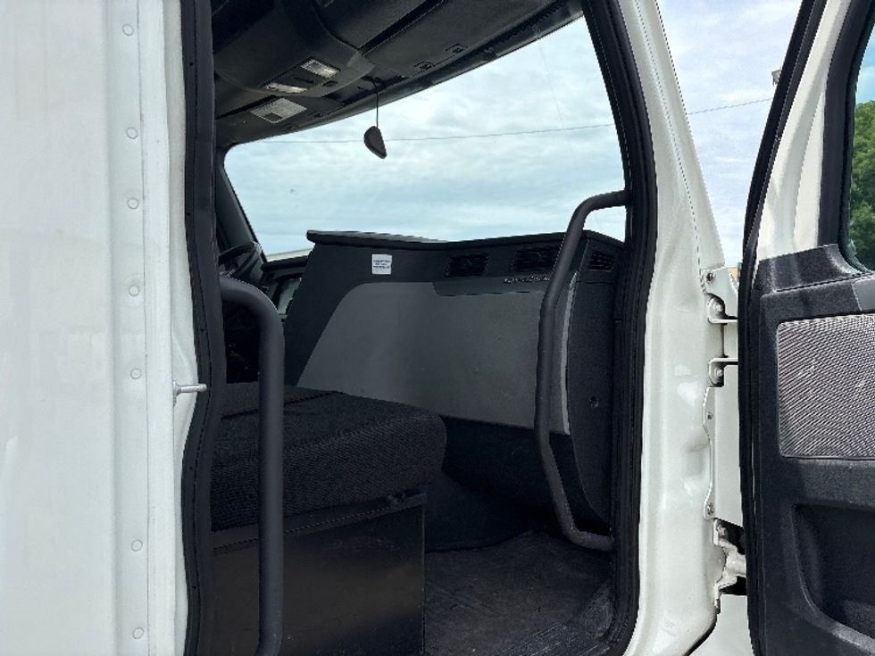 Day Cab Tractor-Heavy Duty Tractors-Freightliner-2020-T12664ST-Mebane-NC-357,829\n\t\tmiles-$ 53,750 - Image 12