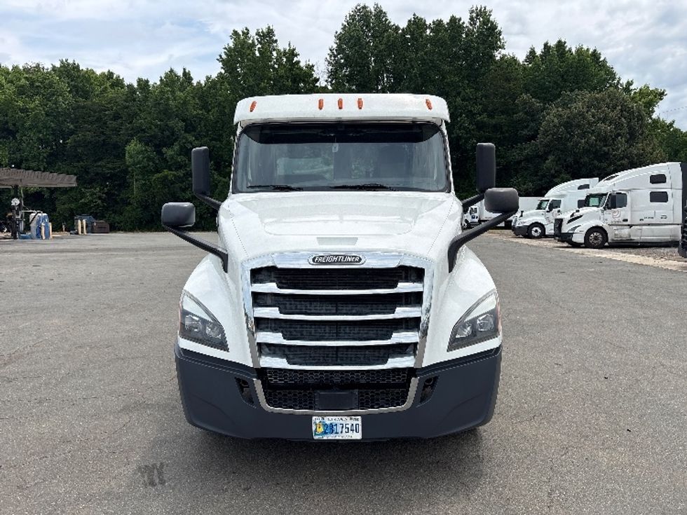 Day Cab Tractor-Heavy Duty Tractors-Freightliner-2020-T12664ST-Mebane-NC-357,829\n\t\tmiles-$ 53,750 - Image 2