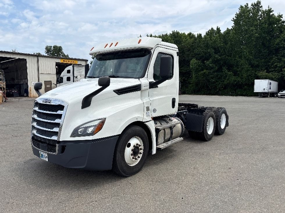 Day Cab Tractor-Heavy Duty Tractors-Freightliner-2020-T12664ST-Mebane-NC-357,829\n\t\tmiles-$ 53,750 - Image 3