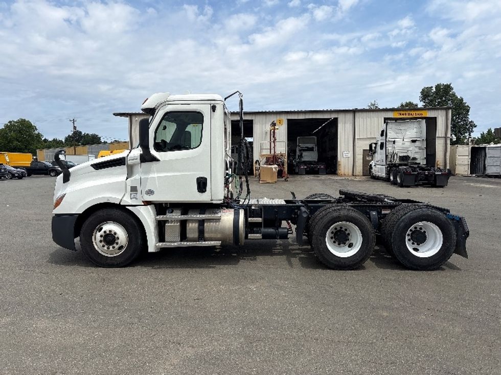 Day Cab Tractor-Heavy Duty Tractors-Freightliner-2020-T12664ST-Mebane-NC-357,829\n\t\tmiles-$ 53,750 - Image 4