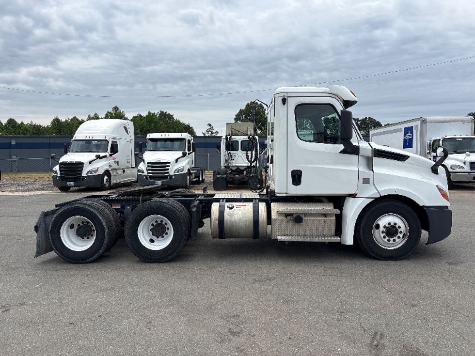 Day Cab Tractor-Heavy Duty Tractors-Freightliner-2020-T12664ST-Mebane-NC-357,829\n\t\tmiles-$ 53,750 - Image 8