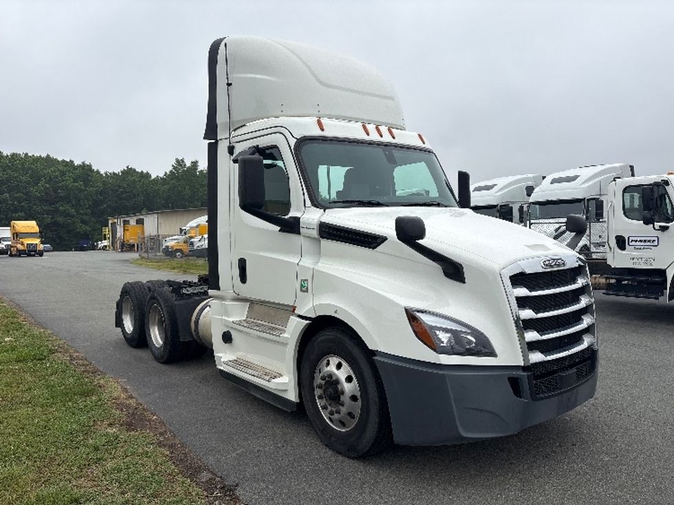 Day Cab Tractor-Heavy Duty Tractors-Freightliner-2020-T12664ST-Mebane-NC-415,264\n\t\tmiles-$ 45,000 - Image 1