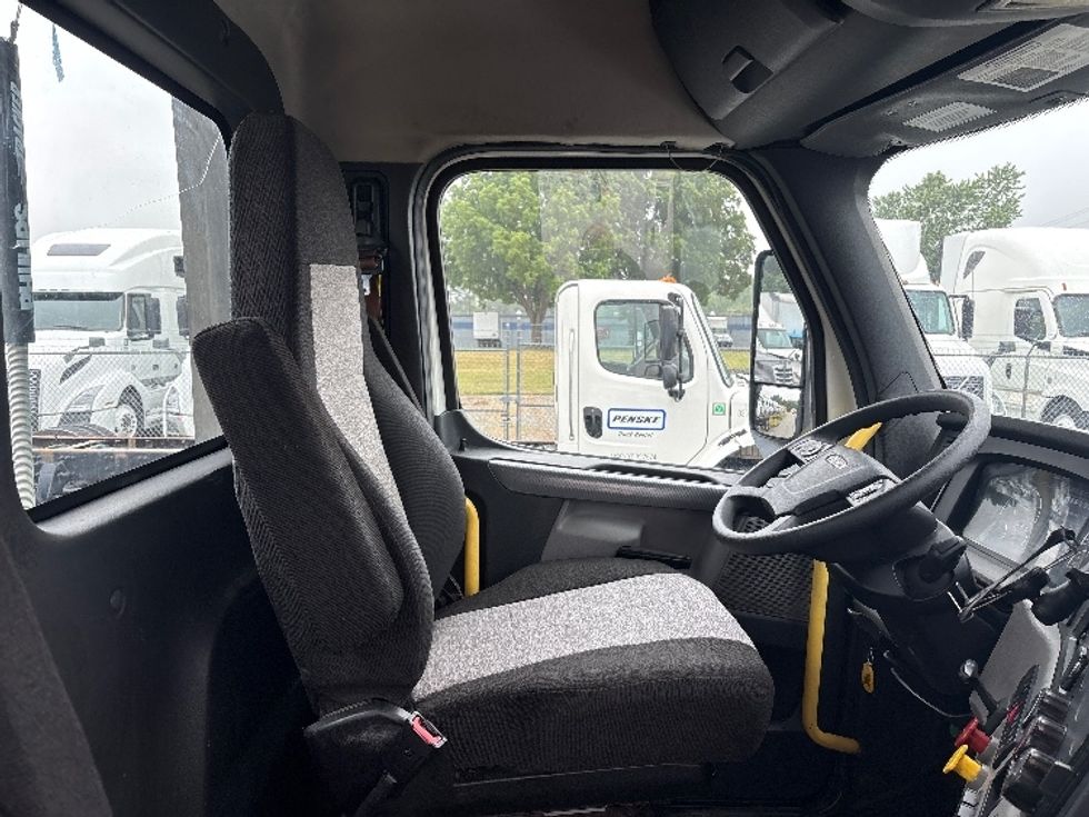 Day Cab Tractor-Heavy Duty Tractors-Freightliner-2020-T12664ST-Mebane-NC-415,264\n\t\tmiles-$ 45,000 - Image 14