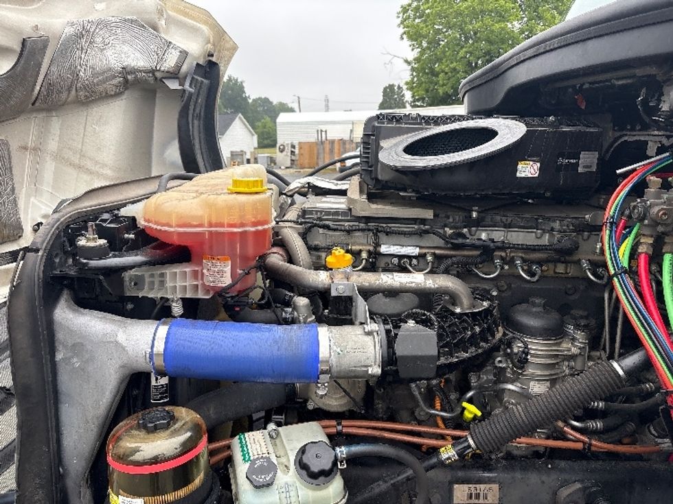 Day Cab Tractor-Heavy Duty Tractors-Freightliner-2020-T12664ST-Mebane-NC-415,264\n\t\tmiles-$ 45,000 - Image 16