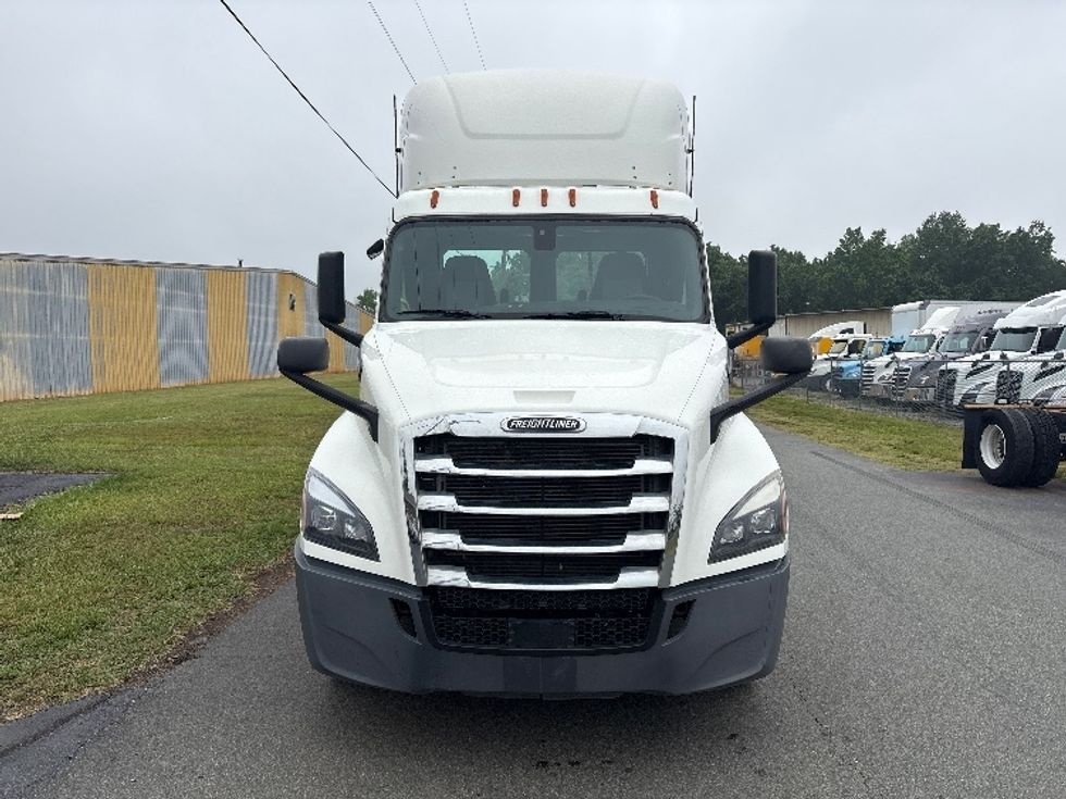 Day Cab Tractor-Heavy Duty Tractors-Freightliner-2020-T12664ST-Mebane-NC-415,264\n\t\tmiles-$ 45,000 - Image 2