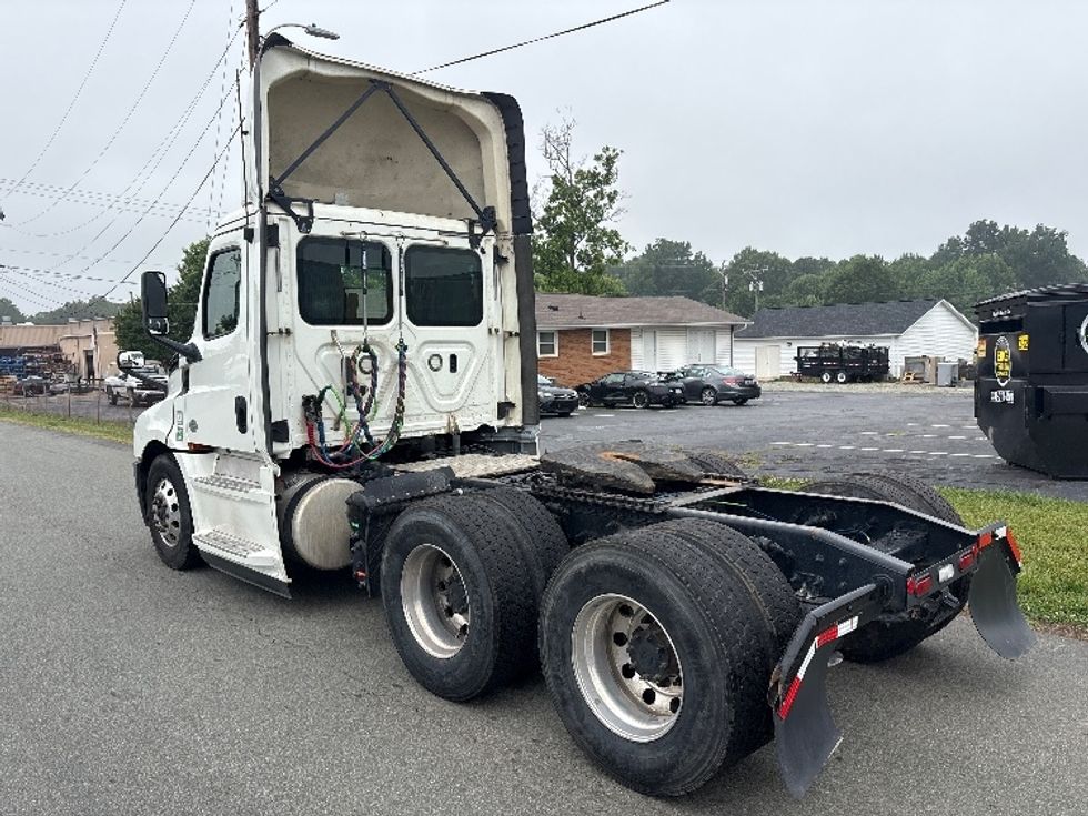 Day Cab Tractor-Heavy Duty Tractors-Freightliner-2020-T12664ST-Mebane-NC-415,264\n\t\tmiles-$ 45,000 - Image 5