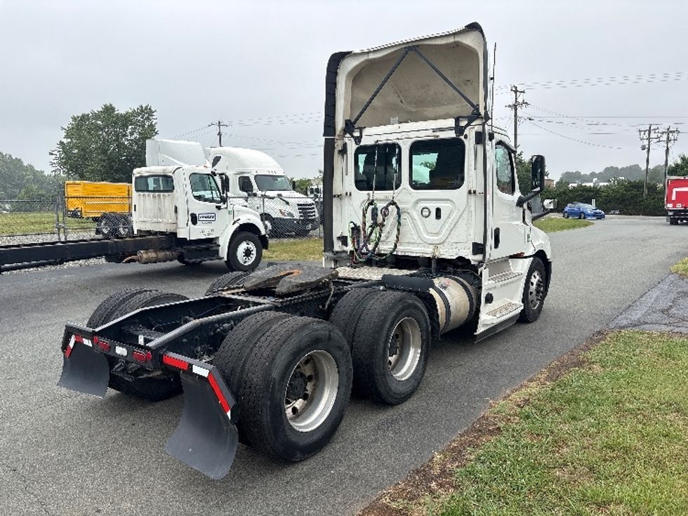 Day Cab Tractor-Heavy Duty Tractors-Freightliner-2020-T12664ST-Mebane-NC-415,264\n\t\tmiles-$ 45,000 - Image 7