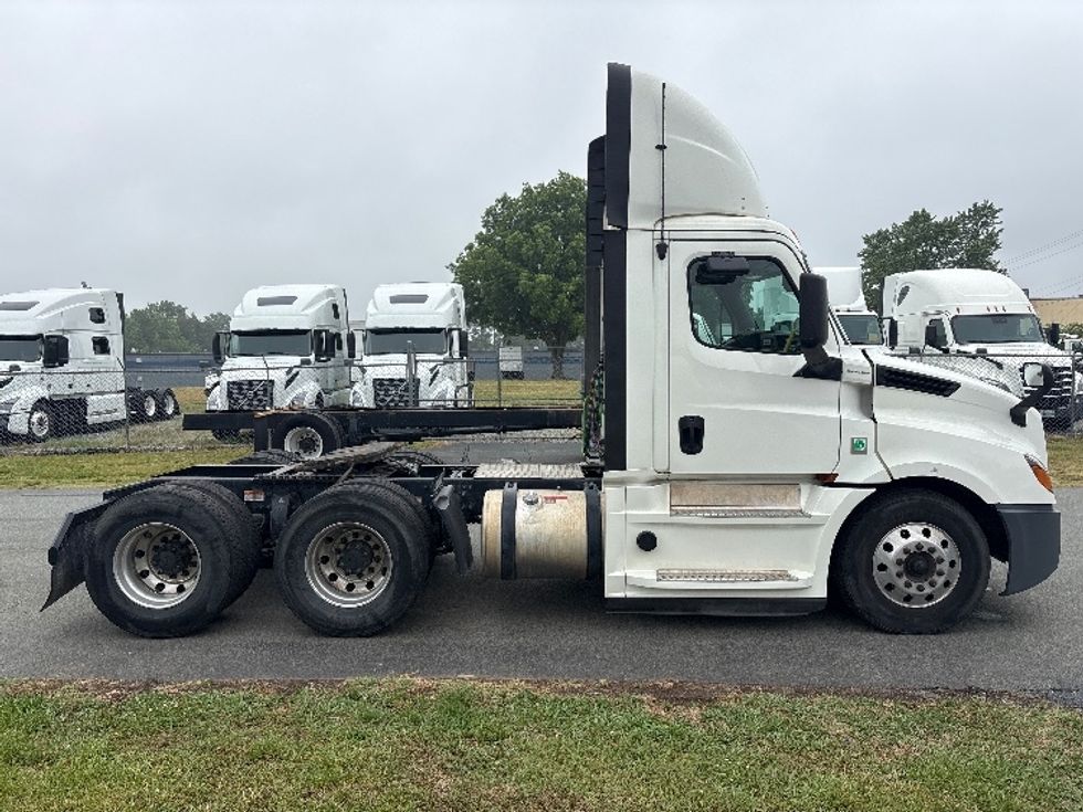 Day Cab Tractor-Heavy Duty Tractors-Freightliner-2020-T12664ST-Mebane-NC-415,264\n\t\tmiles-$ 45,000 - Image 8