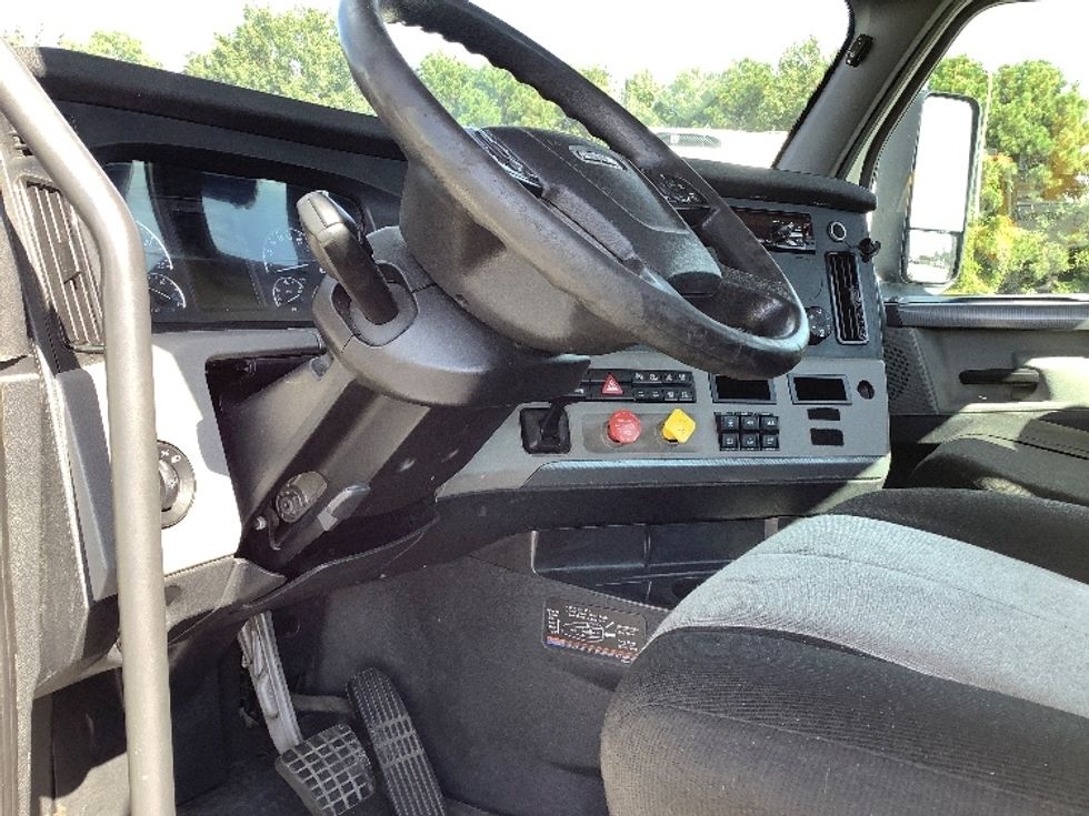 Day Cab Tractor-Heavy Duty Tractors-Freightliner-2020-T12664ST-Mebane-NC-474,275\n\t\tmiles-$ 47,000 - Image 11