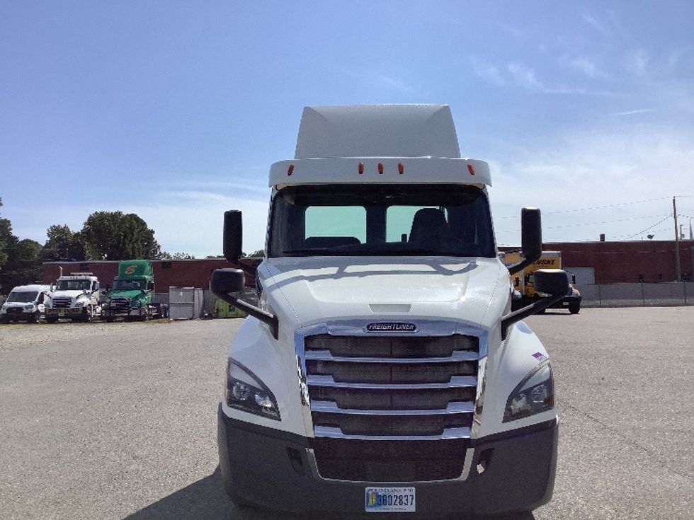 Day Cab Tractor-Heavy Duty Tractors-Freightliner-2020-T12664ST-Mebane-NC-474,275\n\t\tmiles-$ 47,000 - Image 2