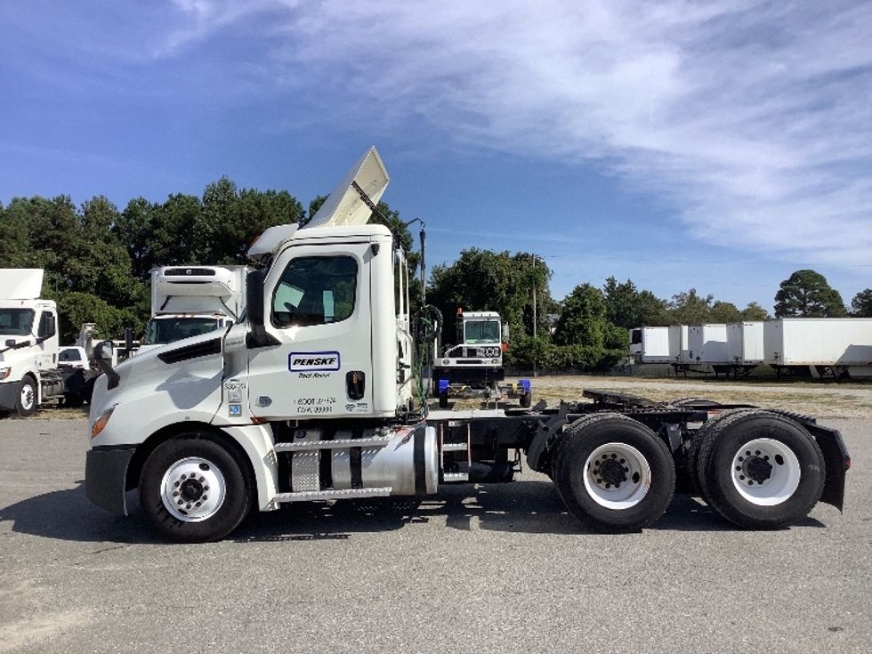 Day Cab Tractor-Heavy Duty Tractors-Freightliner-2020-T12664ST-Mebane-NC-474,275\n\t\tmiles-$ 47,000 - Image 4