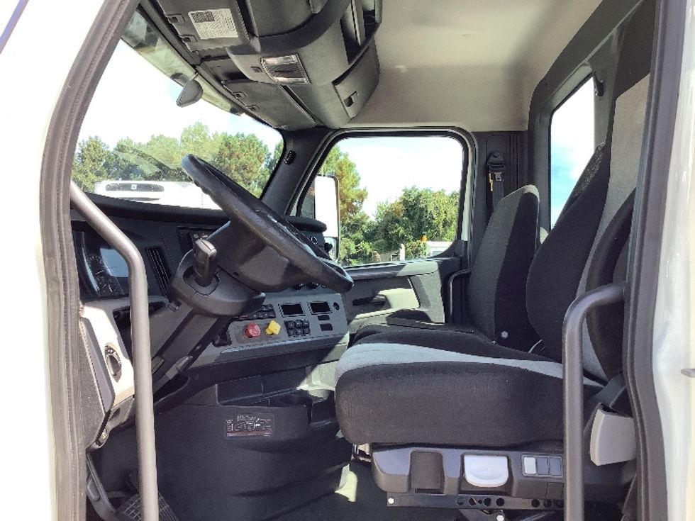 Day Cab Tractor-Heavy Duty Tractors-Freightliner-2020-T12664ST-Mebane-NC-474,275\n\t\tmiles-$ 47,000 - Image 9