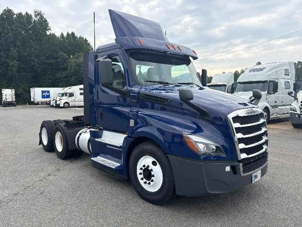 Day Cab Tractor-Heavy Duty Tractors-Freightliner-2020-T12664ST-Mebane-NC-519,117\n\t\tmiles-$ 37,250 - Image 1