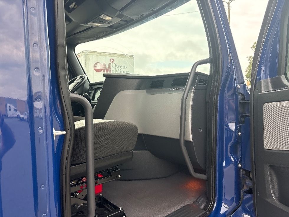 Day Cab Tractor-Heavy Duty Tractors-Freightliner-2020-T12664ST-Mebane-NC-519,117\n\t\tmiles-$ 37,250 - Image 12