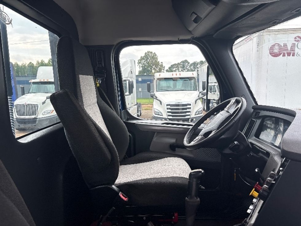 Day Cab Tractor-Heavy Duty Tractors-Freightliner-2020-T12664ST-Mebane-NC-519,117\n\t\tmiles-$ 37,250 - Image 14