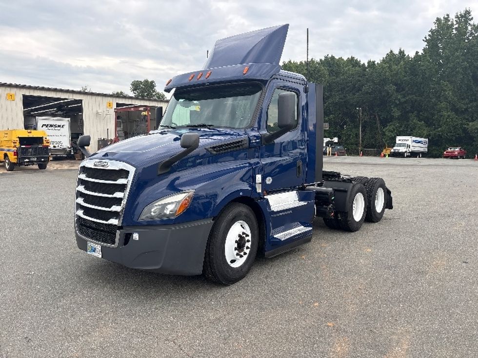 Day Cab Tractor-Heavy Duty Tractors-Freightliner-2020-T12664ST-Mebane-NC-519,117\n\t\tmiles-$ 37,250 - Image 3