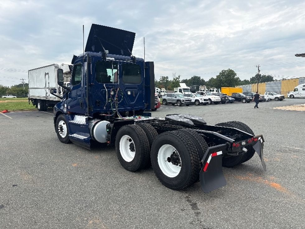 Day Cab Tractor-Heavy Duty Tractors-Freightliner-2020-T12664ST-Mebane-NC-519,117\n\t\tmiles-$ 37,250 - Image 5